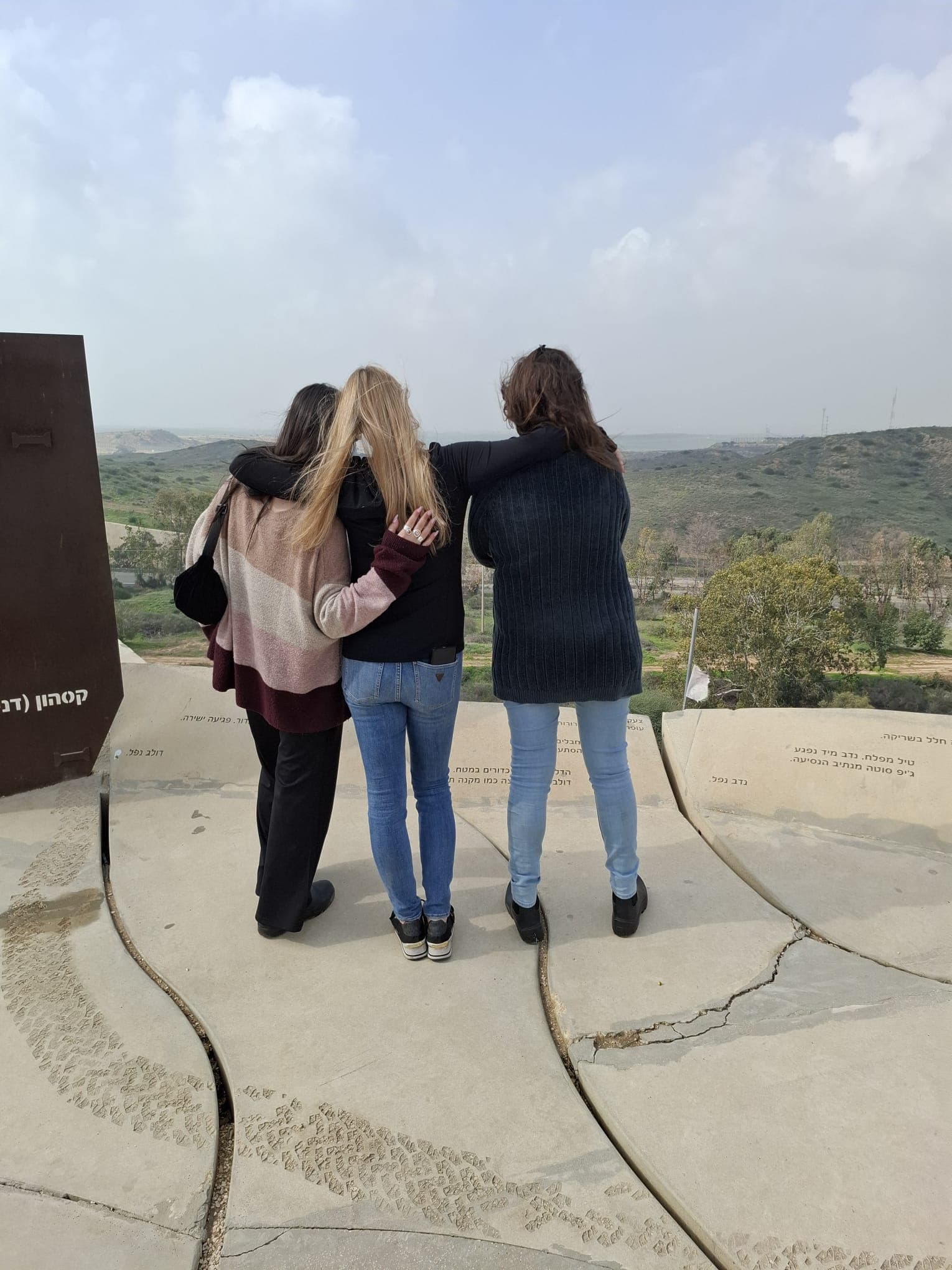 רגע מסיור של דליה הראל בשדרות ובעוטף עזה