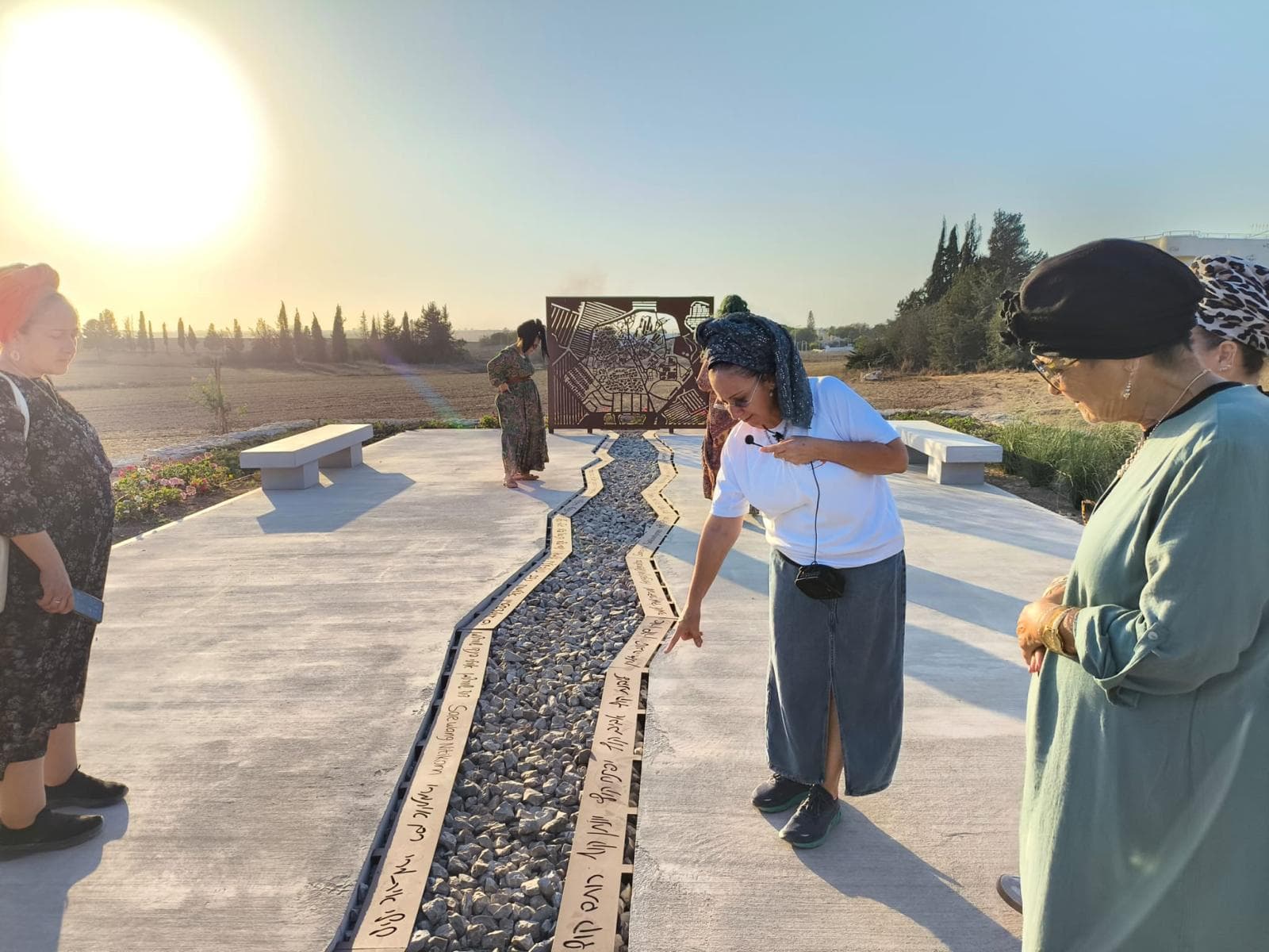 רגע מסיור של דליה הראל בשדרות ובעוטף עזה